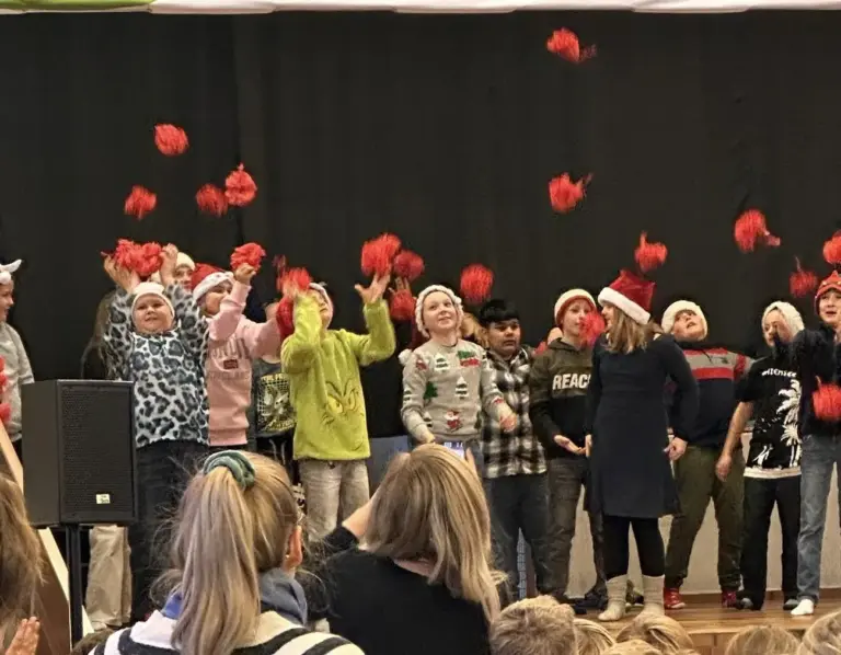 Schule Huglfing Aktuelles Weihnachtsaufführung Weihnachtstanz