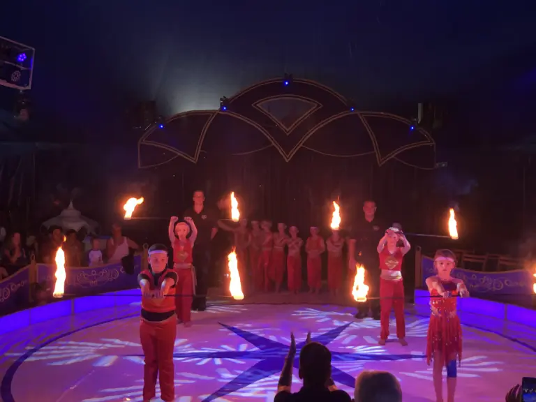 Schule Huglfing Zirkus Feuershow Kinder