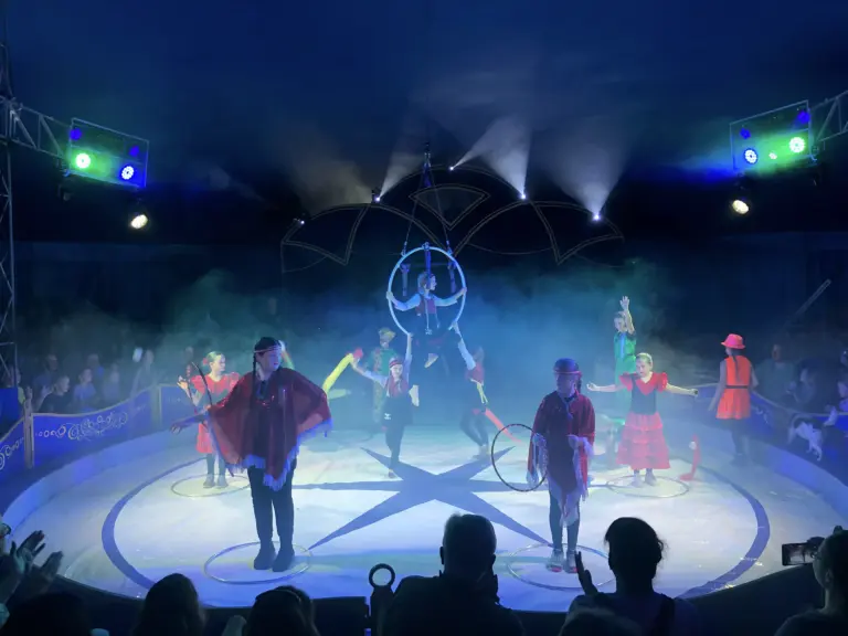 Schule Huglfing Zirkus Kinder Aufführung