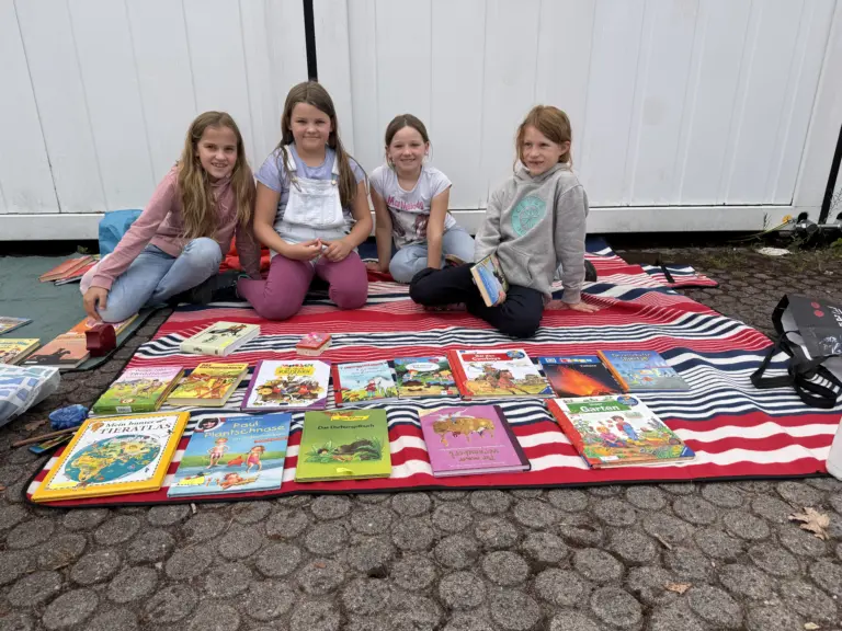 Schule Hugfling Aktuelles Bücherflohmarkt Verkaufsstand
