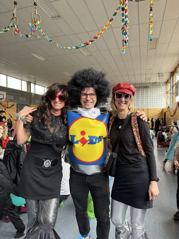 Schule Hugfling Aktuelles Fasching Lehrer eins