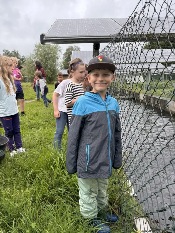 Schule Hugfling Aktuelles Fischweiher Bild am Zaun