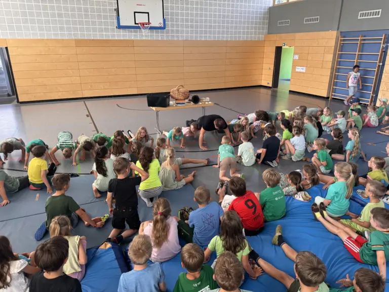 Schule Hugfling Aktuelles Lesung Liegestütz