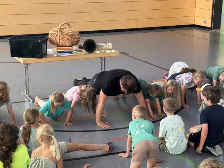 Schule Hugfling Aktuelles Lesung Liegestütz 2