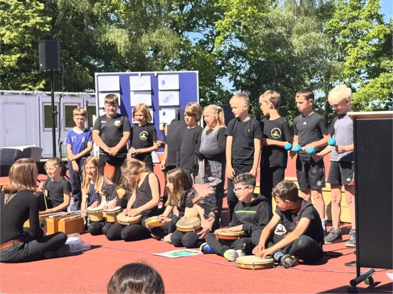 Schule Hugfling Aktuelles Musiktag Trommeln 3