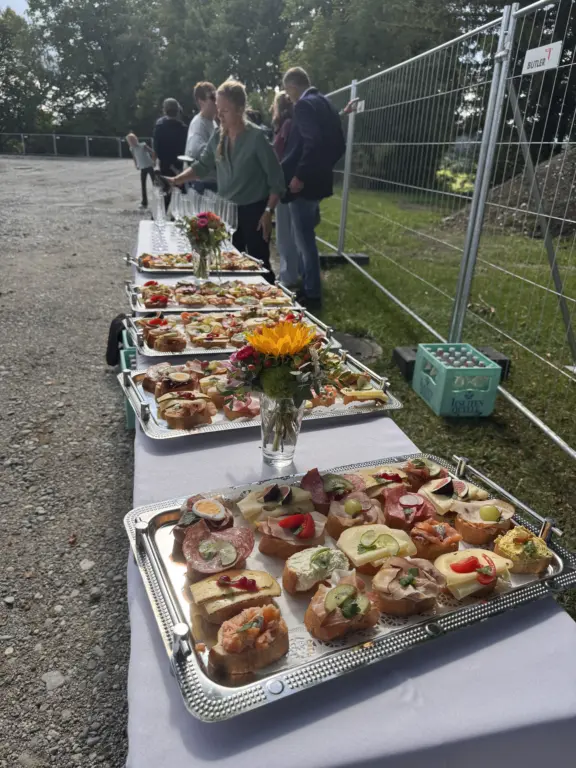 Schule Hugfling Aktuelles Neubau Buffet 2