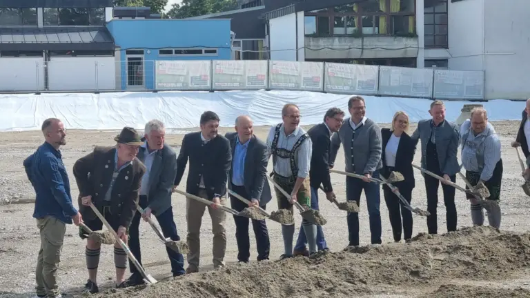Schule Hugfling Aktuelles Neubau Spatenstich Startbild