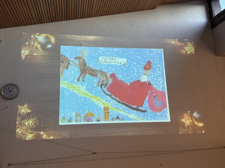 Schule Hugfling Aktuelles Weihnachtsmartk Beamer 2