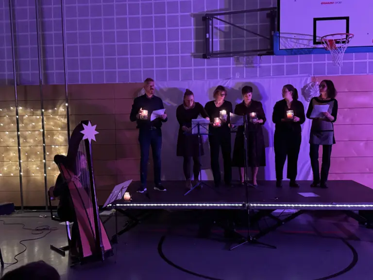 Schule Hugfling Aktuelles Weihnachtsmartk Lehrerchor