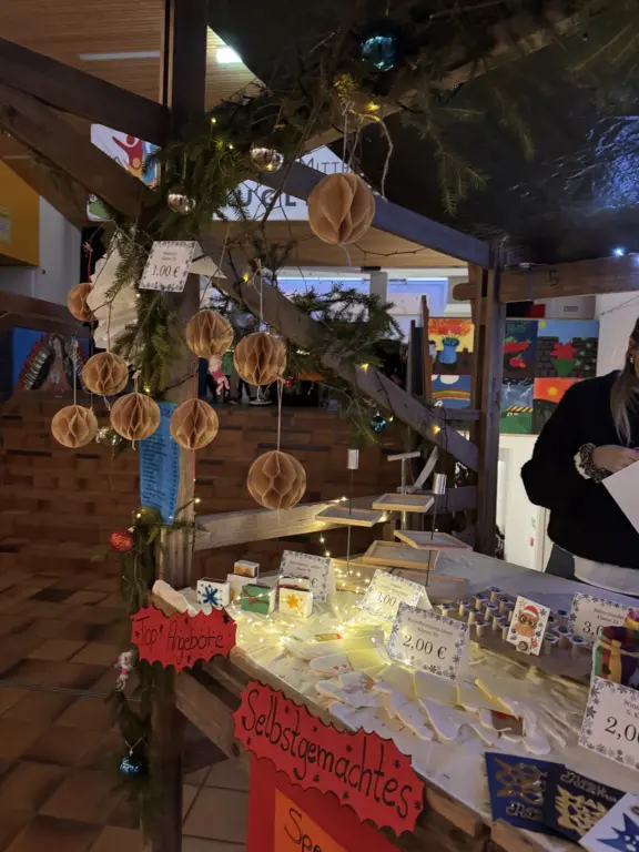 Schule Hugfling Aktuelles Weihnachtsmartk Stand