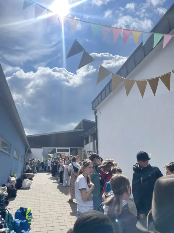 Schule Huglfing Aktuelles Abschied 4. Klassen Aufgang Eingang