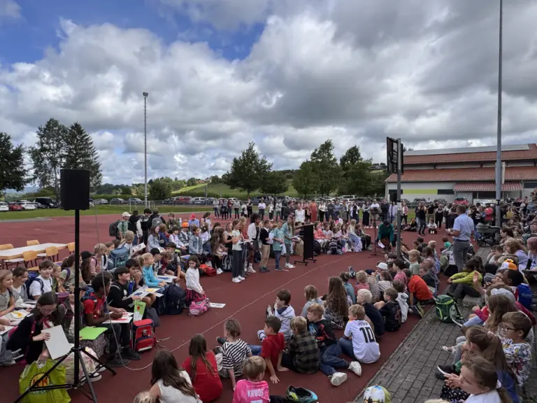 Schule Huglfing Aktuelles Abschied 4. Klassen Schulversammlung