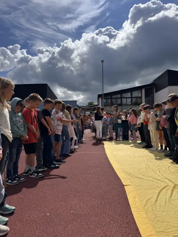 Schule Huglfing Aktuelles Abschied 4. Klassen Spalier