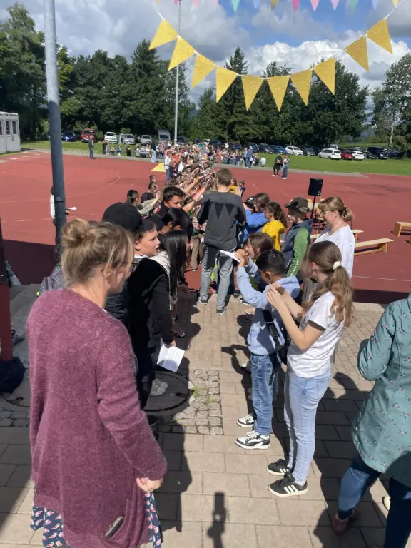 Schule Huglfing Aktuelles Abschied 4. Klassen Weg