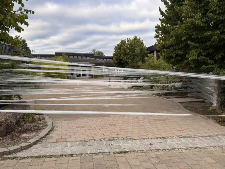 Schule Huglfing Aktuelles Abschlussstreich 9.Klassen Folieneingang