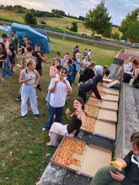 Schule Huglfing Aktuelles Abschlusszelten Pizzaessen