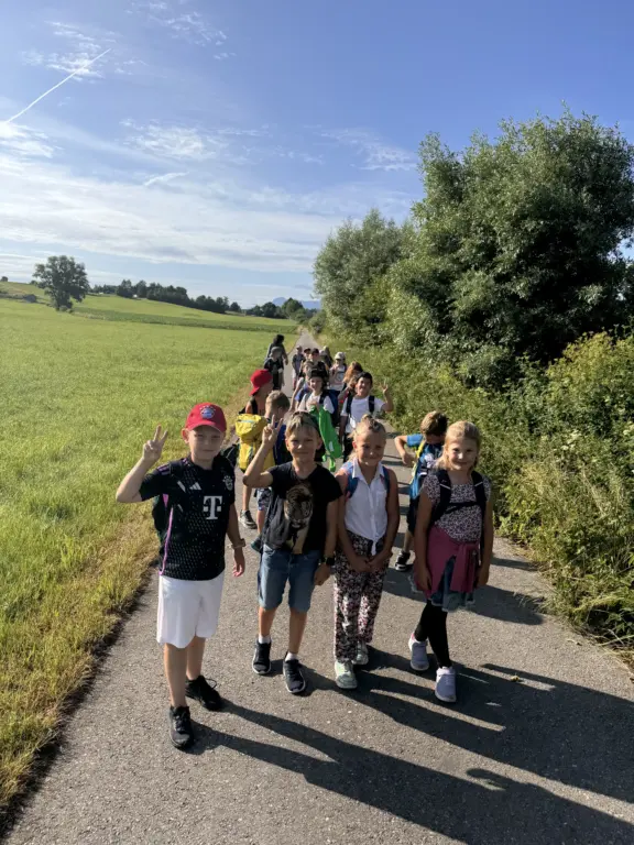 Schule Huglfing Aktuelles Bauernhof Hinwanderung 2a