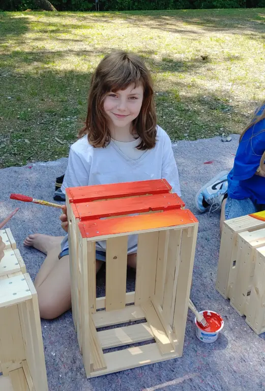 Schule Huglfing Aktuelles Blumenkisten Schülerin