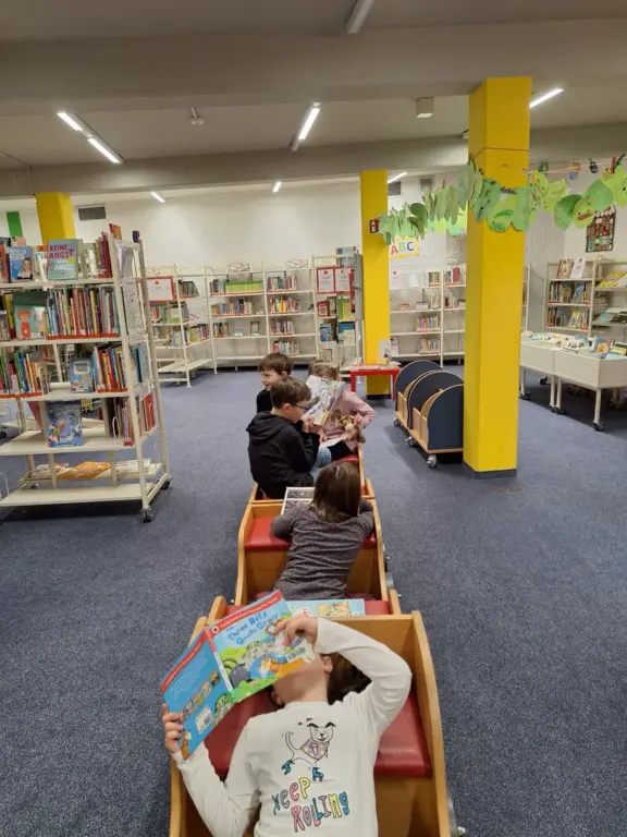 Schule Huglfing Aktuelles Bücherei Kinder 1
