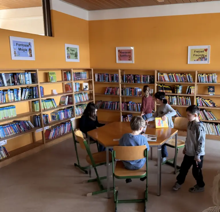 Schule Huglfing Aktuelles Bücherei Lesetisch