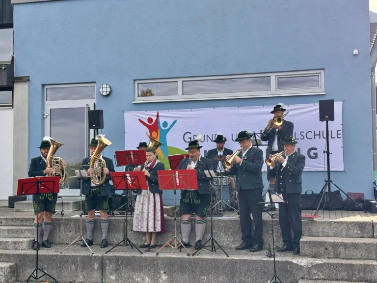 Schule Huglfing Aktuelles Dirndl Lederhosentag Marsch
