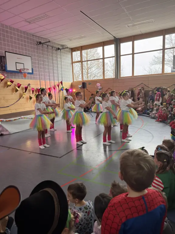 Schule Huglfing Aktuelles Fasching Garde 3