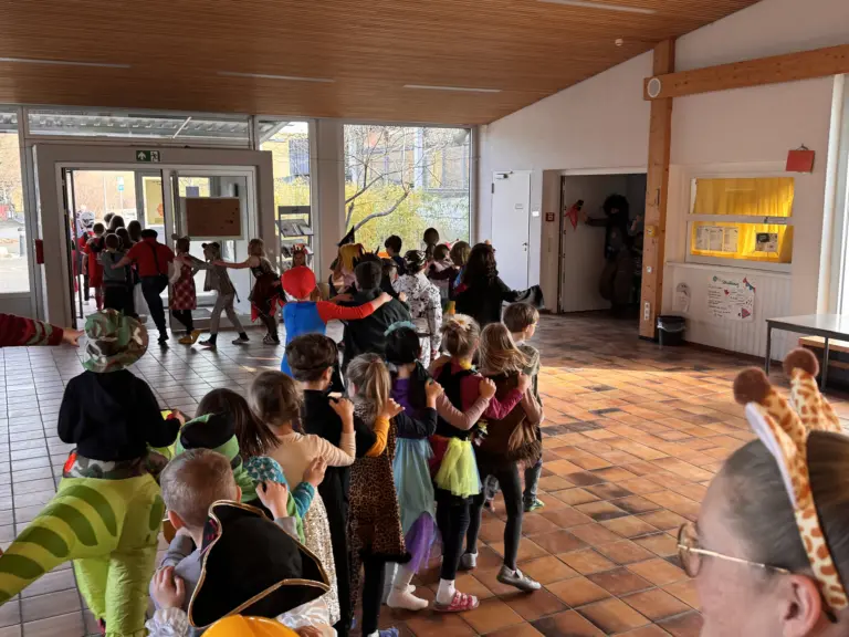 Schule Huglfing Aktuelles Fasching Plonaise 1