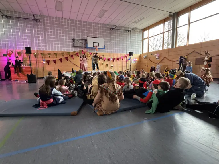 Schule Huglfing Aktuelles Fasching Sitztanz