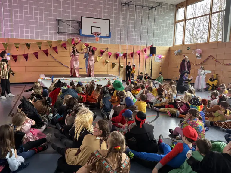 Schule Huglfing Aktuelles Fasching Tanz 2