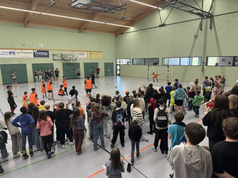 Schule Huglfing Aktuelles Fußballturnier 7Meter Schießen