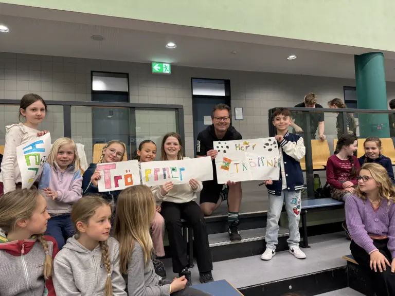 Schule Huglfing Aktuelles Fußballturnier Fanplakate Herr Tröppner