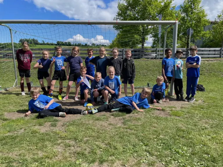 Schule Huglfing Aktuelles Fußballturnier Grundschule Team blau
