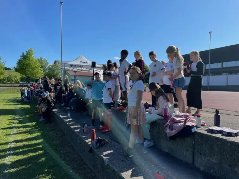 Schule Huglfing Aktuelles Fußballturnier Grundschule Zuschauer