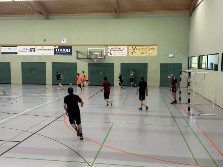 Schule Huglfing Aktuelles Fußballturnier Spiel Lehrer gegen Schüler