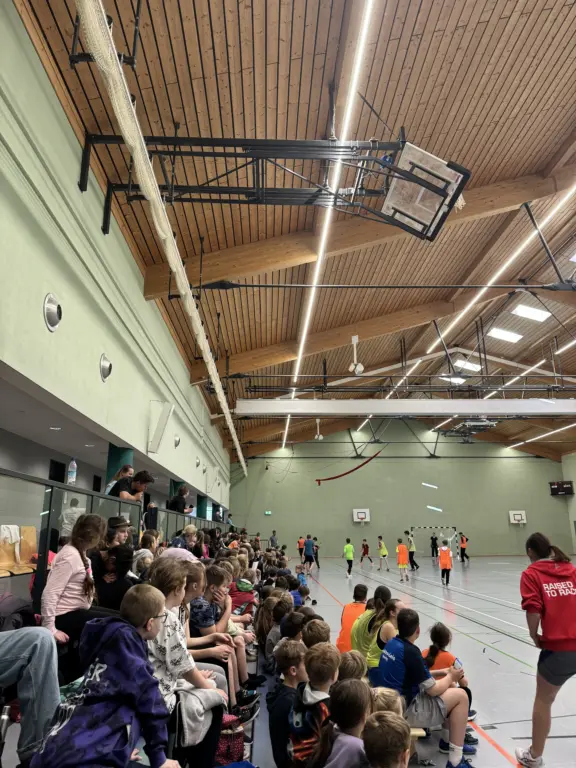 Schule Huglfing Aktuelles Fußballturnier Zuschauer