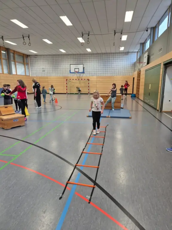 Schule Huglfing Aktuelles Handballtraining 13