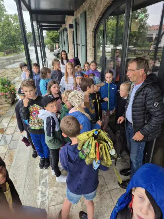 Schule Huglfing Aktuelles Ortsgeschichte Gruppenbild