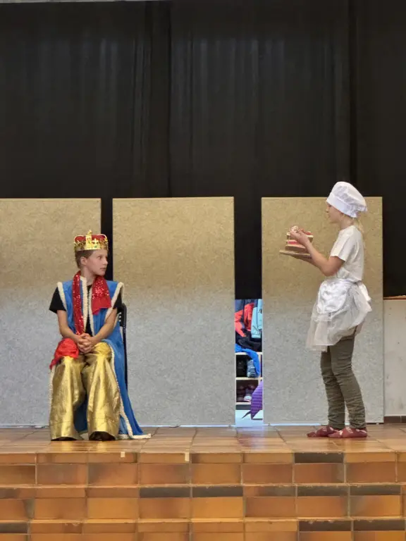 Schule Huglfing Aktuelles Theater Torte König