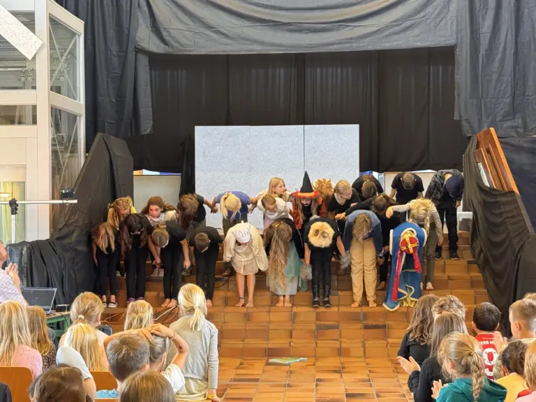 Schule Huglfing Aktuelles Theater Verbeugung