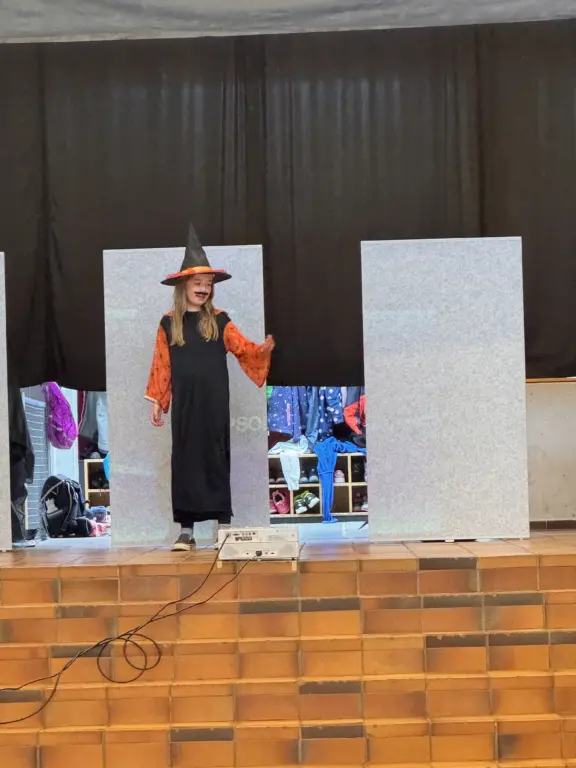 Schule Huglfing Aktuelles Theater Zauberer