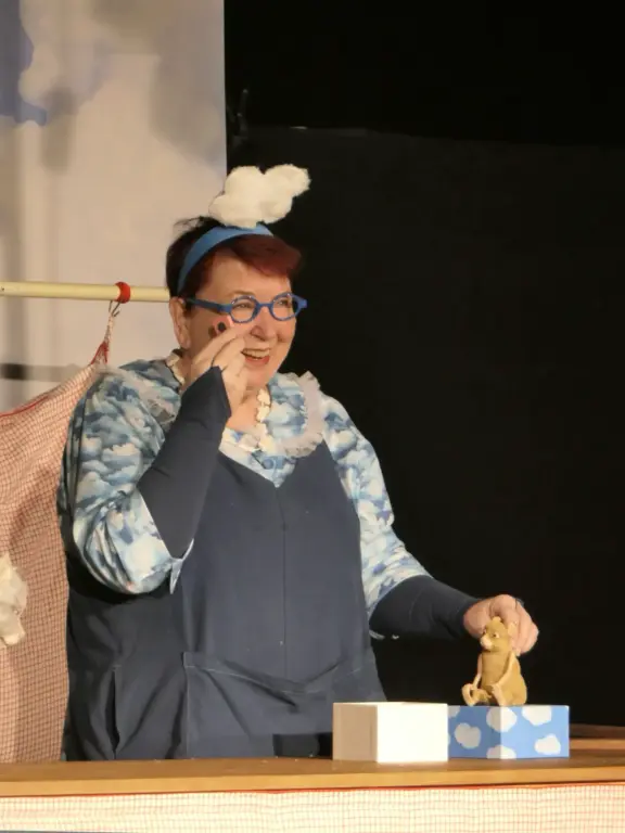 Schule Huglfing Aktuelles TheaterbesuchMurnau Frau Holle 3