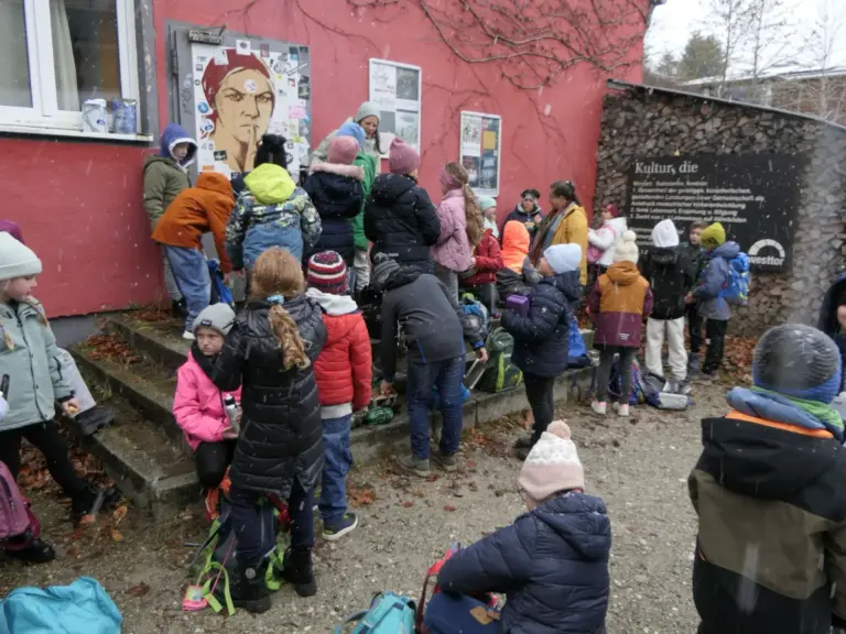 Schule Huglfing Aktuelles TheaterbesuchMurnau Gruppenbild