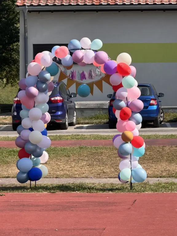 Schule Huglfing Aktuelles Verabschiedung 4.Klassen Luftballons 2